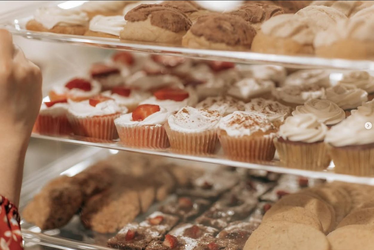 Desserts and pastries at Vida Cafe